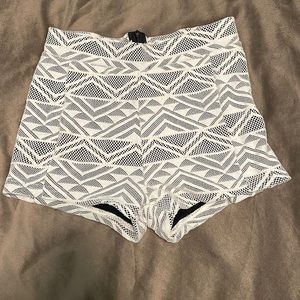 HIGH WAISTED ZIP UP SHORTS